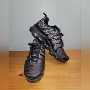 Nike Air VaporMax Plus 'Geometric' Sneakers